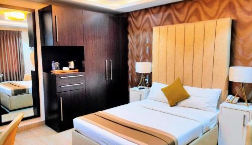 Standard Queen Room