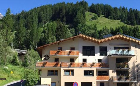 Three-Bedroom Apartment with Balcony