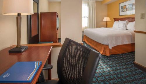 King Room, 1 King Bed, Microwave/Mini Fridge