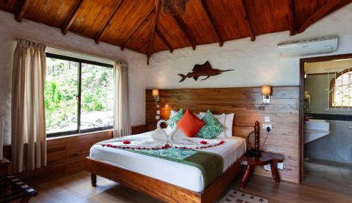 Standard Double Room with Garden and Sea View