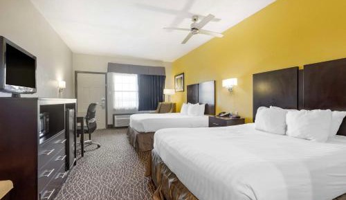 Queen Room with Two Queen Beds - Non Smoking