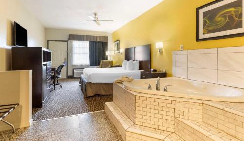 King Suite with Sofa Bed and Spa Bath - Non Smoking