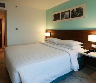 Fairfield Deluxe Queen Room City with early check-in & late check-out*