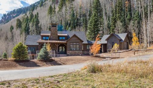Three-Bedroom Holiday Home 