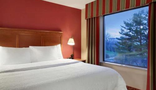 King Room with King Bed - Non-Smoking