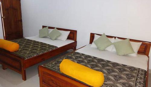 Deluxe Double Room (2 Adults + 2 Children)