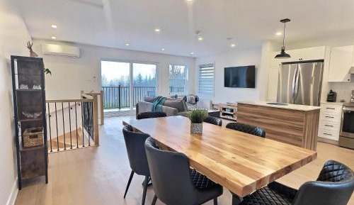 Apartment with Mountain View