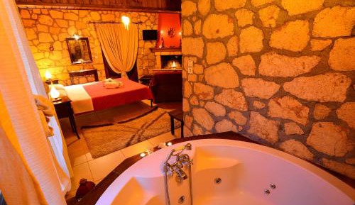 Deluxe Suite with Spa Bath