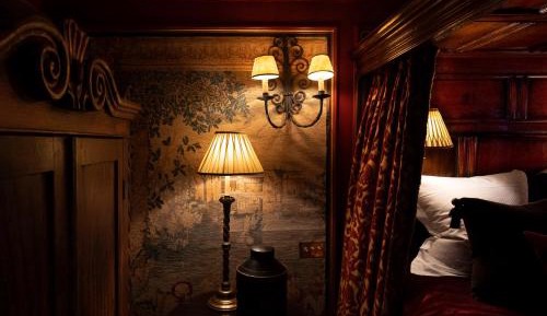 Deluxe Suite - Armory