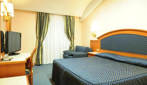 Deluxe Double or Twin Room with Lake View