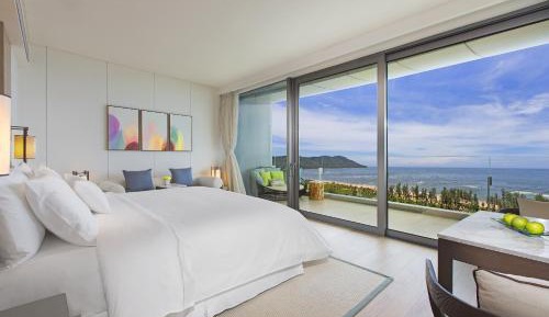 Deluxe King Room with Ocean View - Oceanfront
