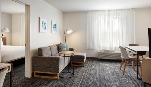 1 Bedroom 2 room Suite, 1 Queen, Sofa bed