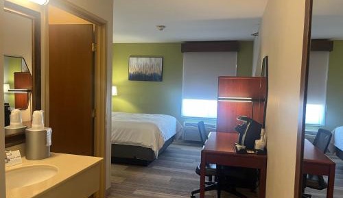 Standard Queen Room