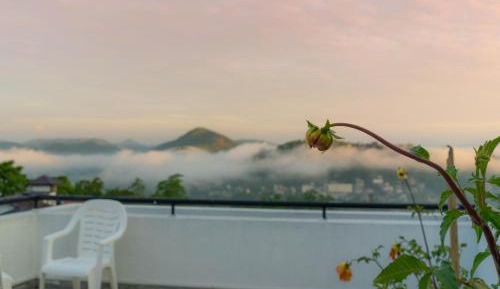 Suite with Mountain View