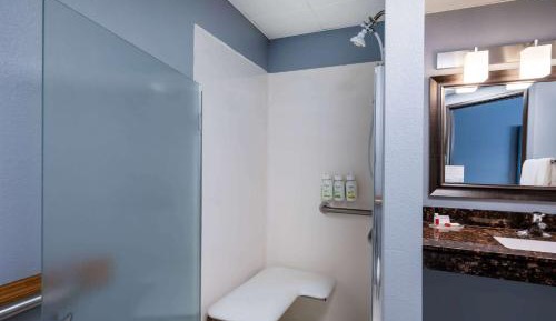 Queen Room - Mobility Access/Non-Smoking