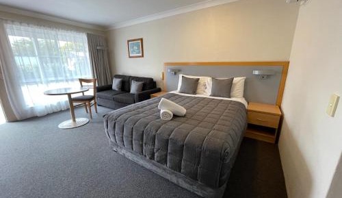 Deluxe Queen Room