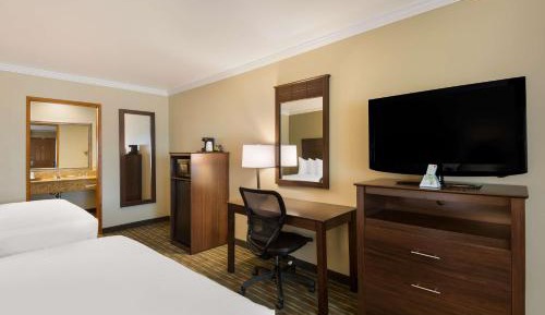 Queen Room with Two Queen Beds - Non-Smoking