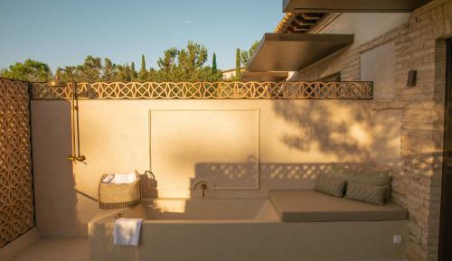 Queen Room with Garden View