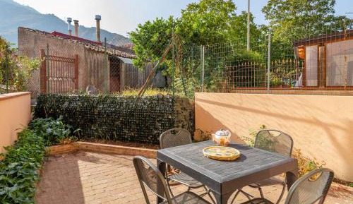 Villa with Garden View