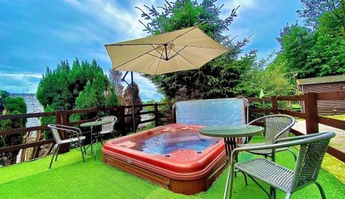 Three-Bedroom Chalet with Hot Tub