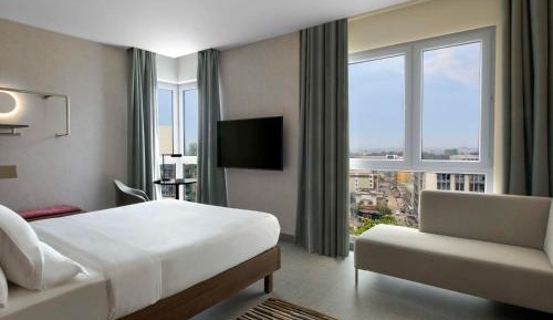 Executive Queen Room with Sofa Bed