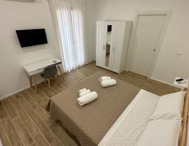 One-Bedroom Apartment with Balcony