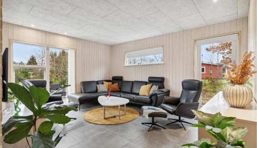 Five-Bedroom Holiday Home