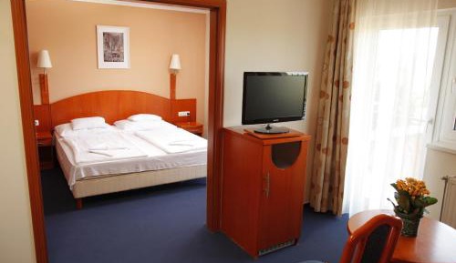 Family Room (2 Adults + 2 Children)