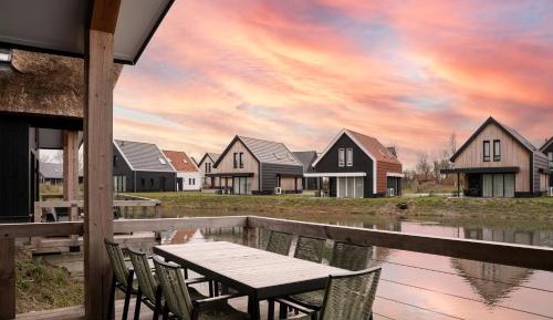 Water Home Four Bedrooms