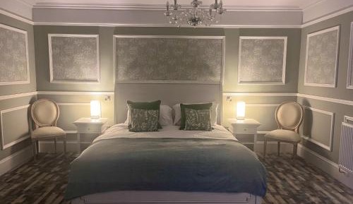 Superior King Suite