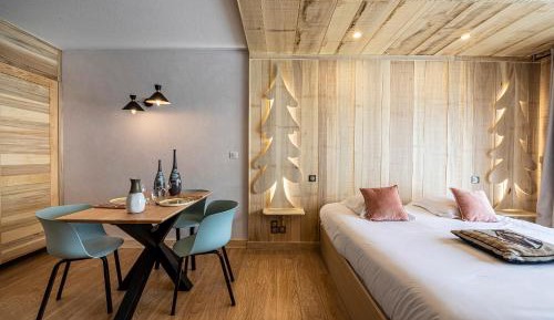 Apartment with Mountain View