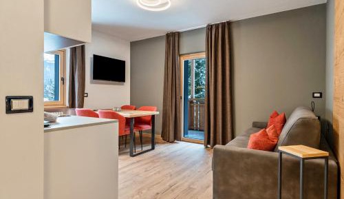 Superior One-Bedroom Apartment with Balcony