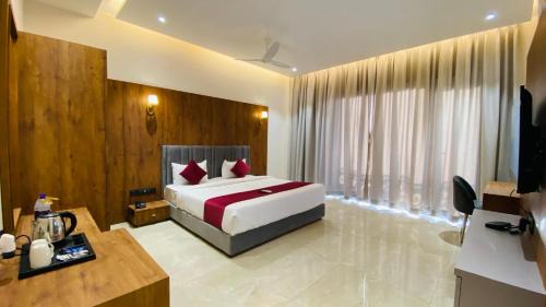 Super Deluxe Room with Balcony