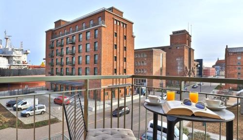 One-Bedroom Apartment with Balcony