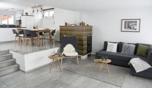 Apartment with Mountain View