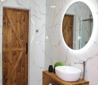 Apartment with Mountain View