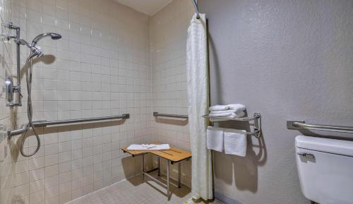 King Room with Roll-in Shower - Disability Access - Non-Smoking