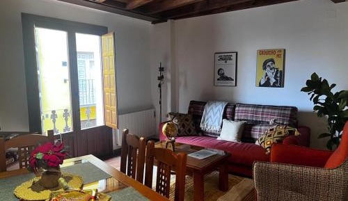 Apartment with Mountain View