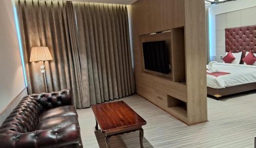 Suite with Mountain View