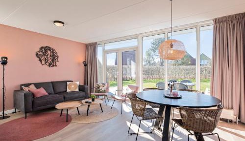 Bungalow with Garden View