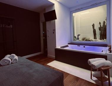 Queen Room with Spa Bath