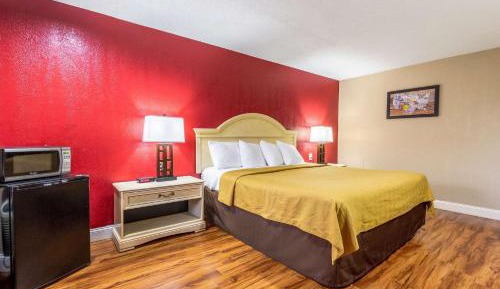 King Room - Smoking/Exterior Hall/Pet Friendly