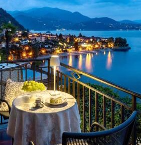 Double or Twin Room with Balcony and Lake View