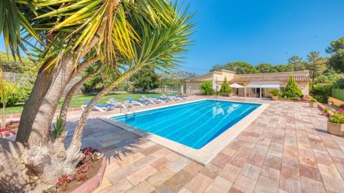 Villa with Garden View