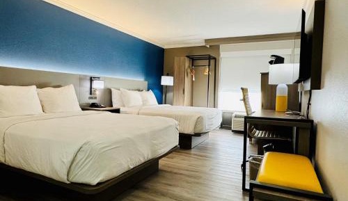 Quadruple Room with Two Queen Beds - Non Smoking