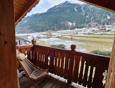 Apartment with Mountain View