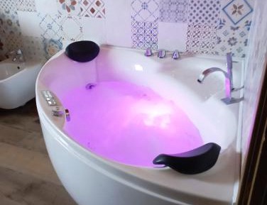 Studio with Spa Bath