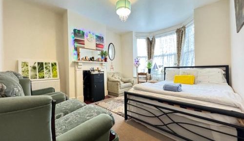 Triple Room with Shared Bathroom