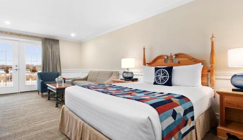 1st floor Harbor Queen Bed