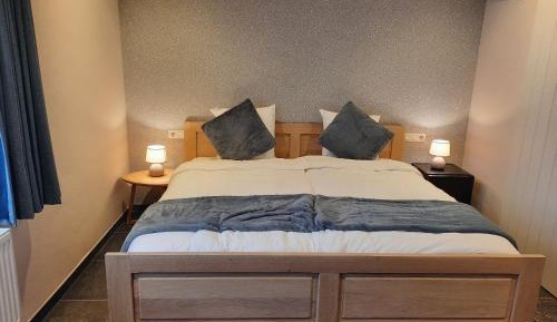Queen Room with Garden View
